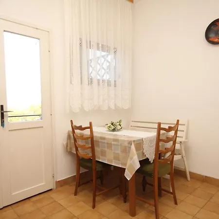 Апартаменты With Parking Space Kukljica, Ugljan - 8237 *