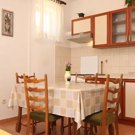 Апартаменты With Parking Space Kukljica, Ugljan - 8237 *