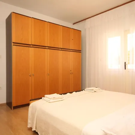 With Parking Space Kukljica, Ugljan - 8237 Апартаменты Куклица